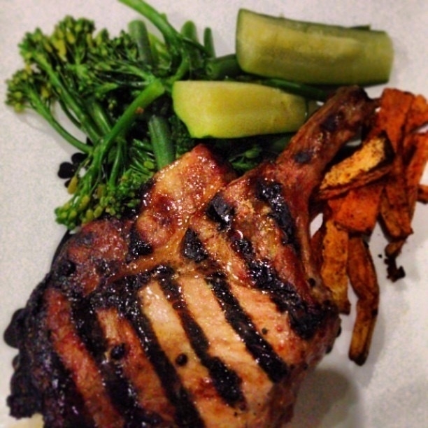 Grilled pork chop with vegetables