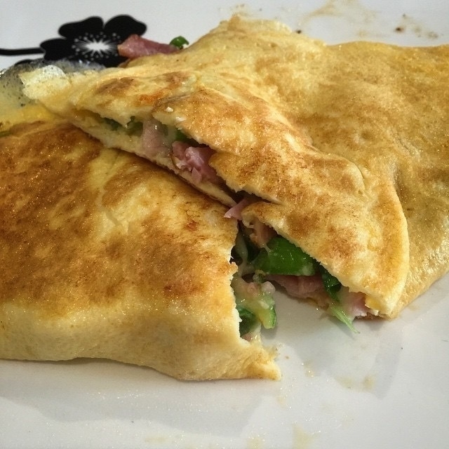 ham, cheese, and shallot omelette